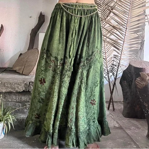 Green Vintage Vibe Embroidered Maxi Skirt Cottage Fairy Core Bohemian Skirt - Picture 6 of 7